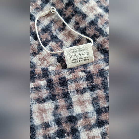 Geometric pattern scarf - Picture 4 of 5